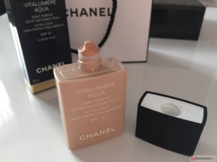 Матирующий тональный крем Chanel с легкой текстурой