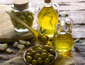 Оливковое масло можно применять разными способами