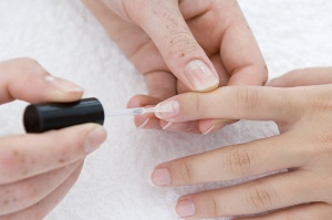 Как использовать лак для ногтей для лечения грибка