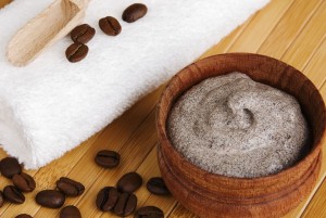 Маски для лица с кофе изготавливаются по различным рецептам