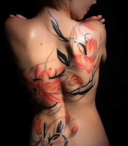 Для чего женщины делают татуировку на пояснице thumbnail