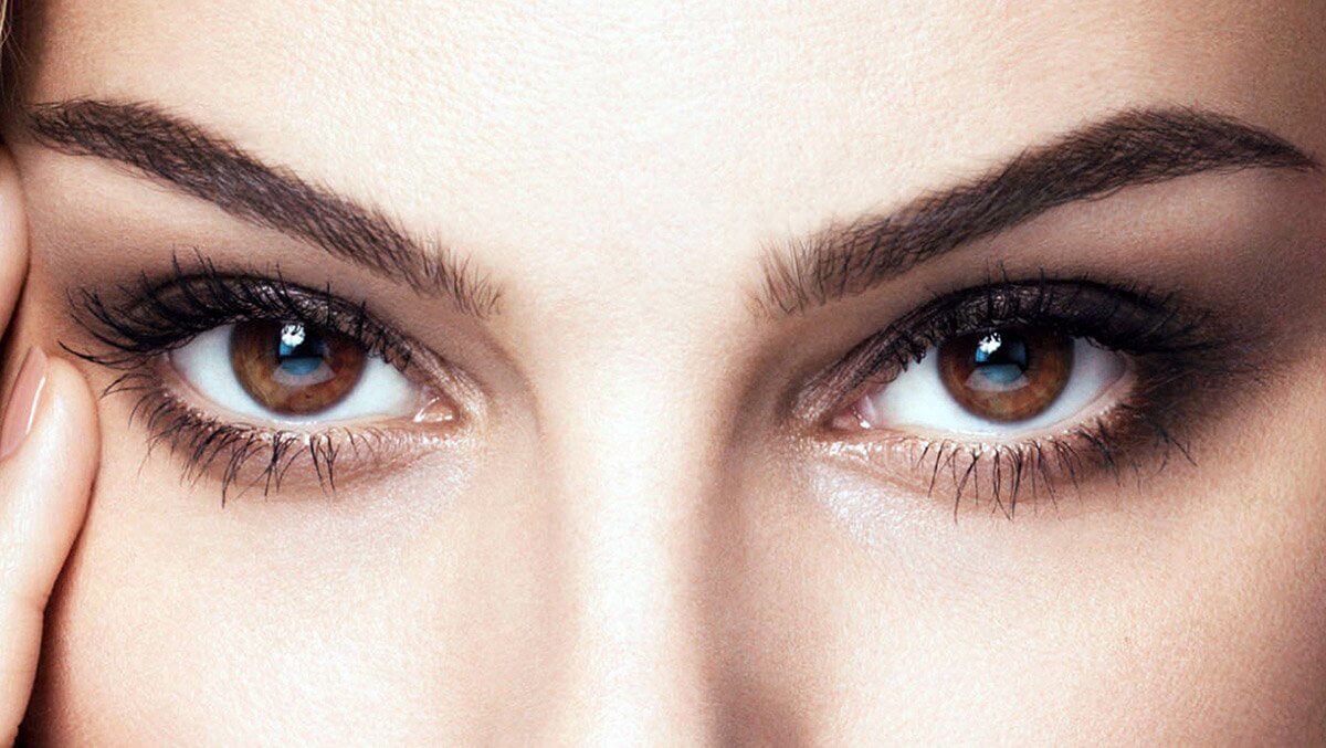 Карие глаза женские
