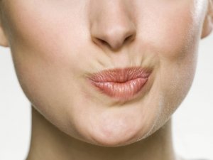 Как убрать уголки губ?