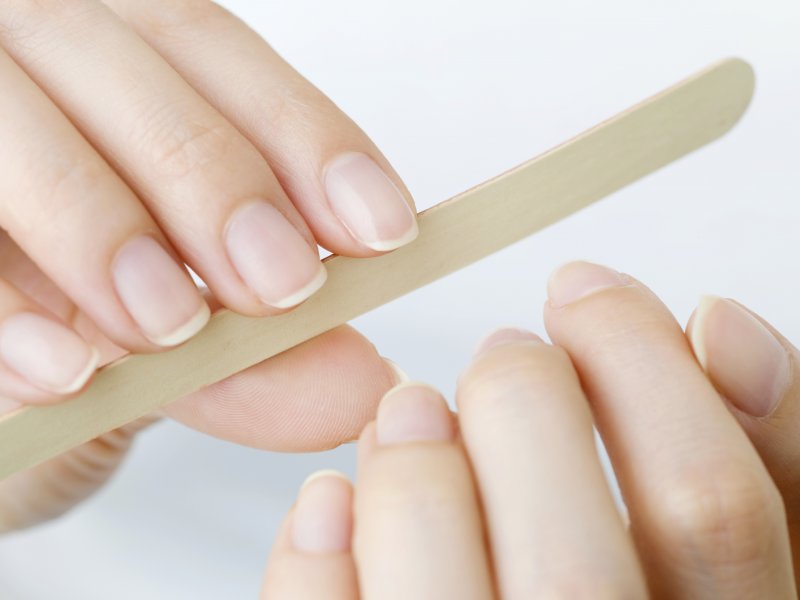 Как восстановить ногти и сделать маникюр